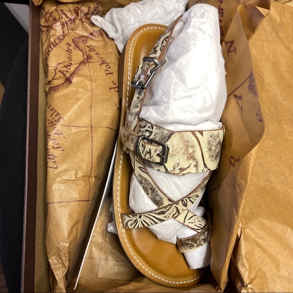 Patricia Nash Women's Fidella Sandal - Picture 6 of 6